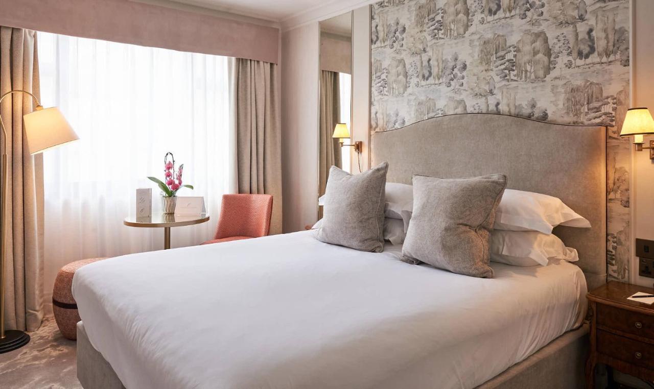 The Capital Hotel, Apartments & Townhouse Londres Exterior foto A bedroom at the hotel