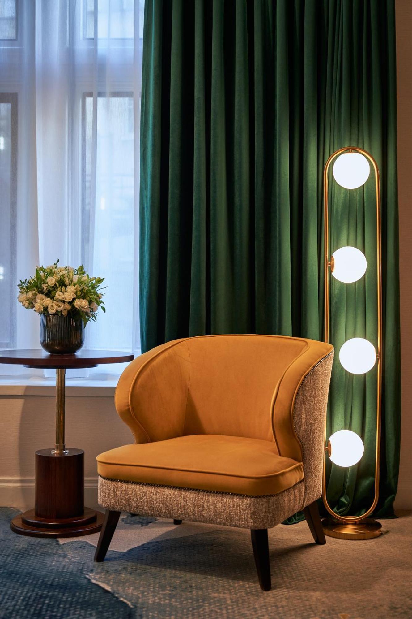 The Capital Hotel, Apartments & Townhouse Londres Exterior foto A floor lamp